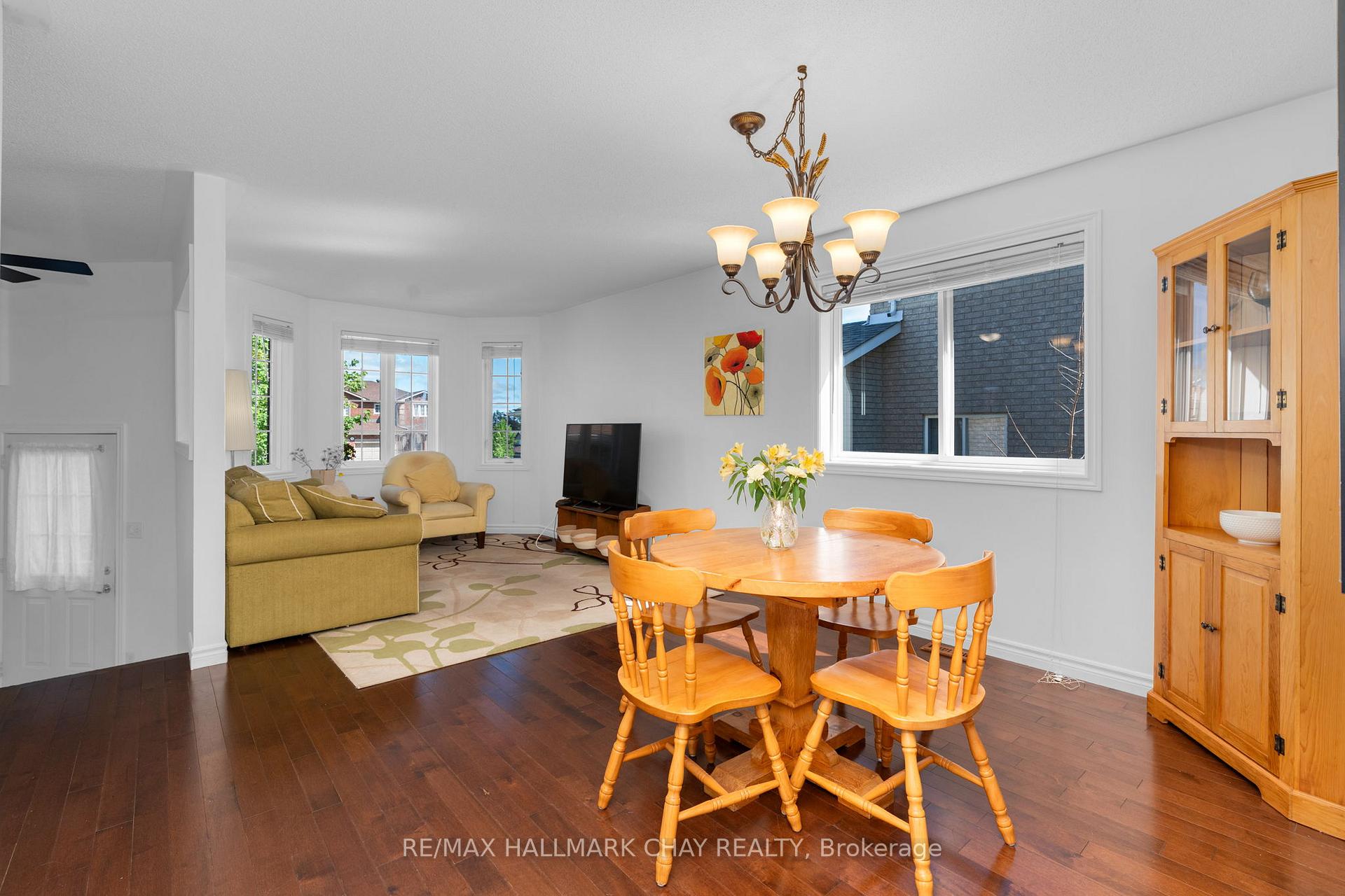 Photo 8 of 63 Masters Drive, Barrie, East Bayfield — HOMEH