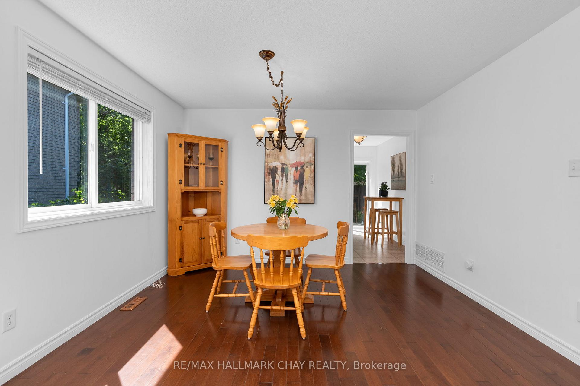 Photo 9 of 63 Masters Drive, Barrie, East Bayfield — HOMEH