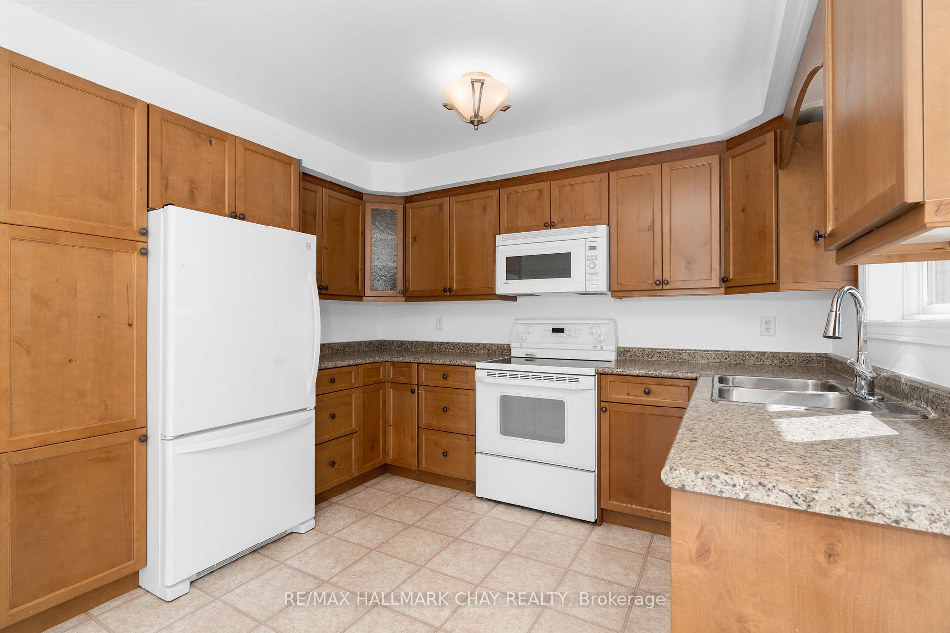 Photo 10 of 63 Masters Drive, Barrie, East Bayfield — HOMEH