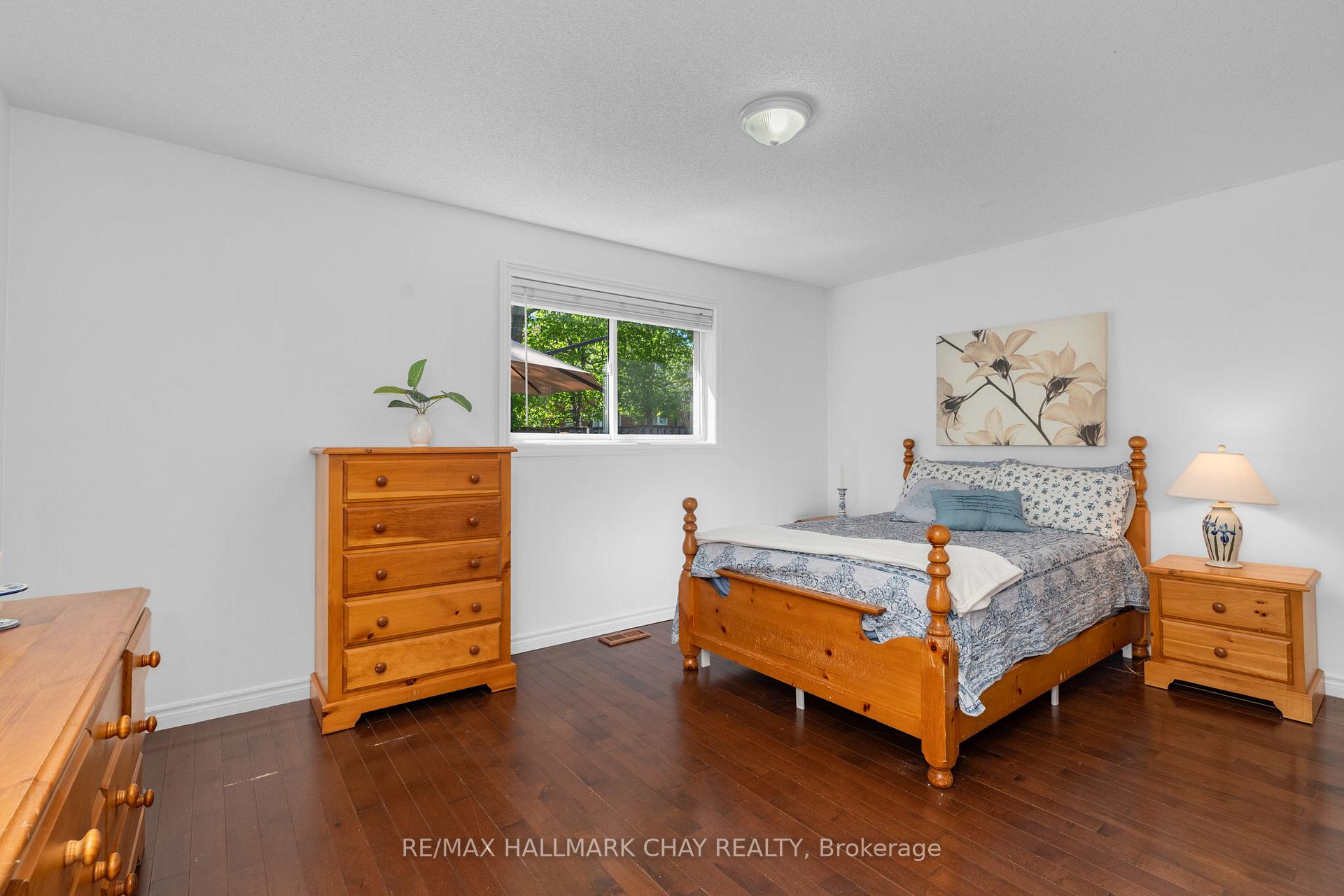 Photo 13 of 63 Masters Drive, Barrie, East Bayfield — HOMEH