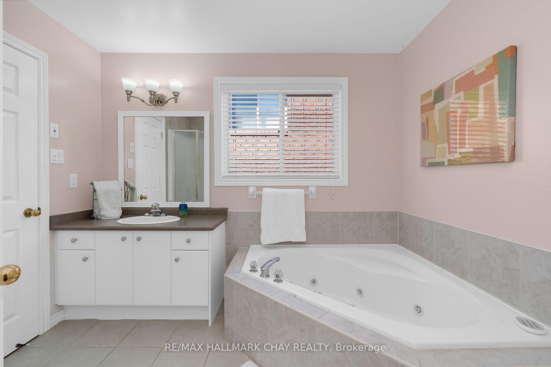 Photo 15 of 63 Masters Drive, Barrie, East Bayfield — HOMEH