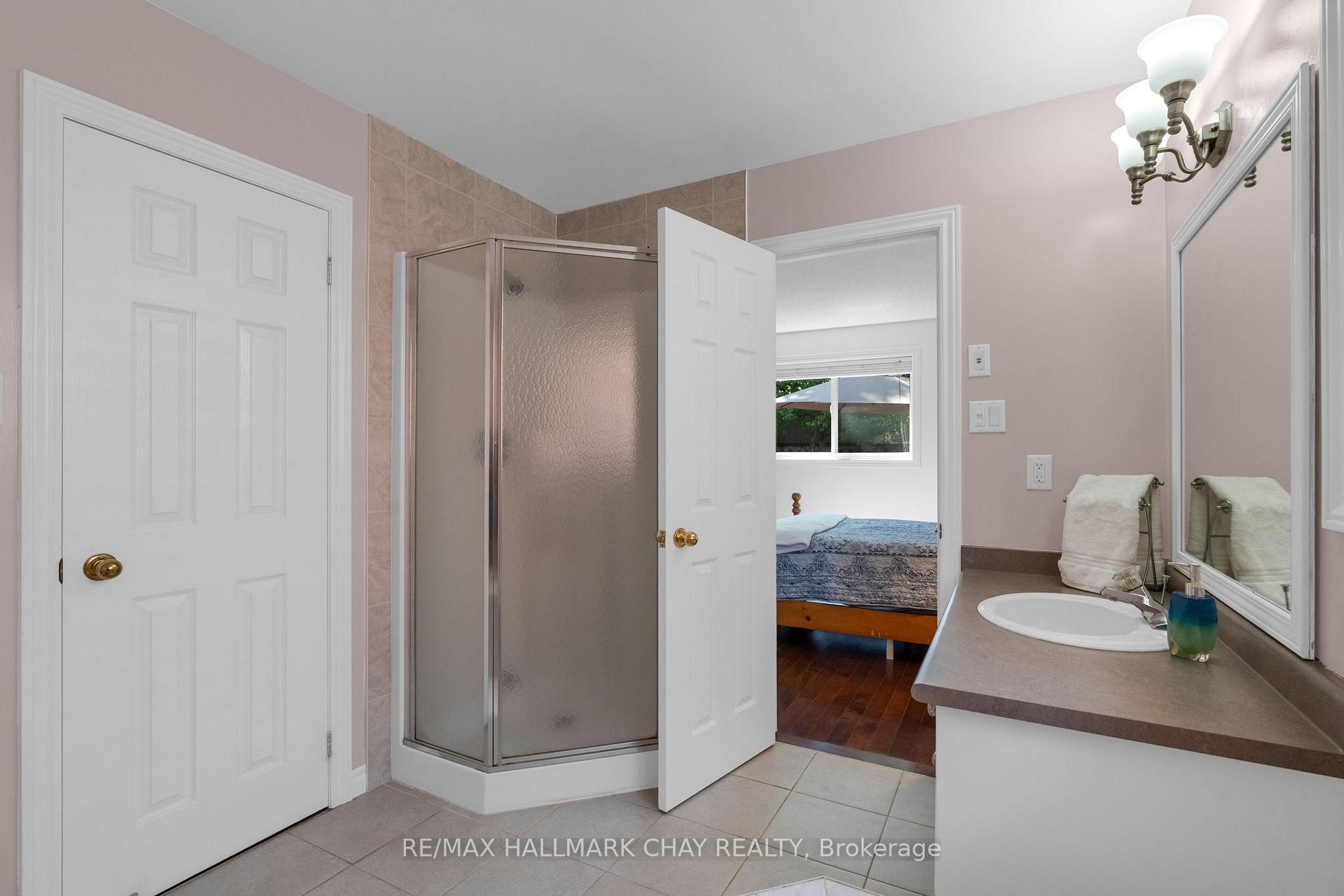 Photo 16 of 63 Masters Drive, Barrie, East Bayfield — HOMEH