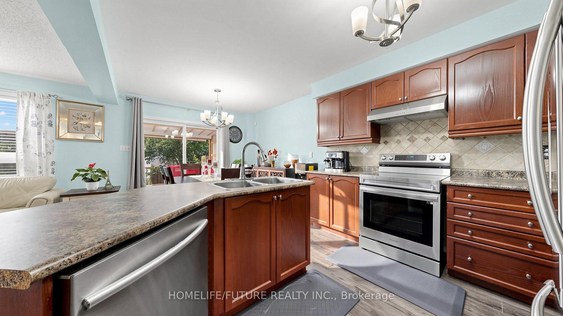 Photo 18 of 126 Argent Street, Clarington, Bowmanville — HOMEH