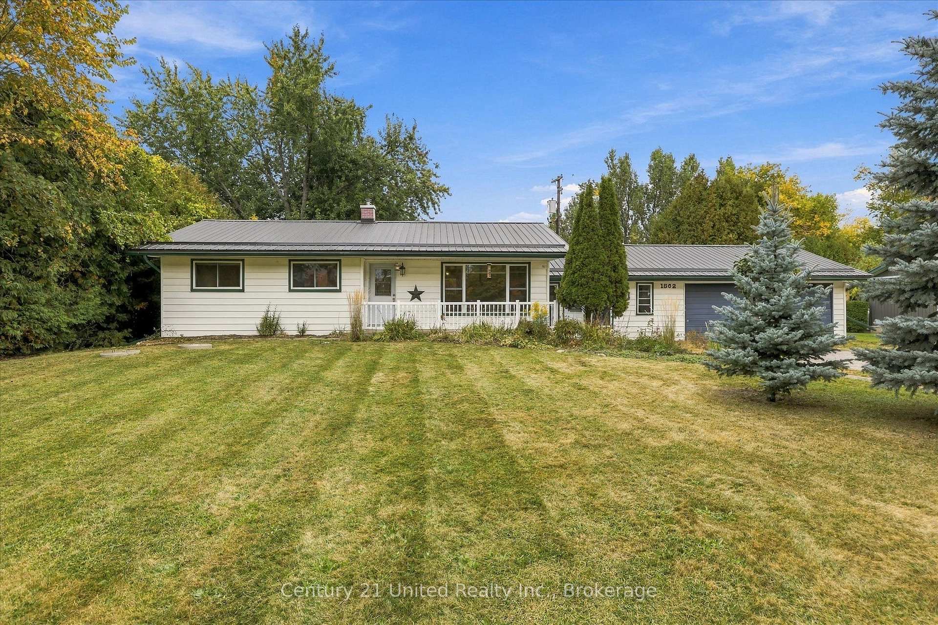 Photo 2 of 1502 Eleventh Line, Selwyn — HOMEH