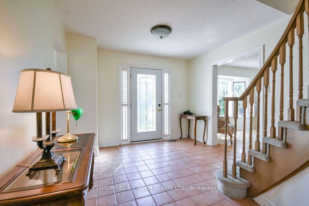 Photo 4 of 24 Grand Forest Drive, Barrie, Bayshore — HOMEH