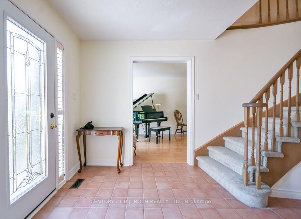 Photo 5 of 24 Grand Forest Drive, Barrie, Bayshore — HOMEH