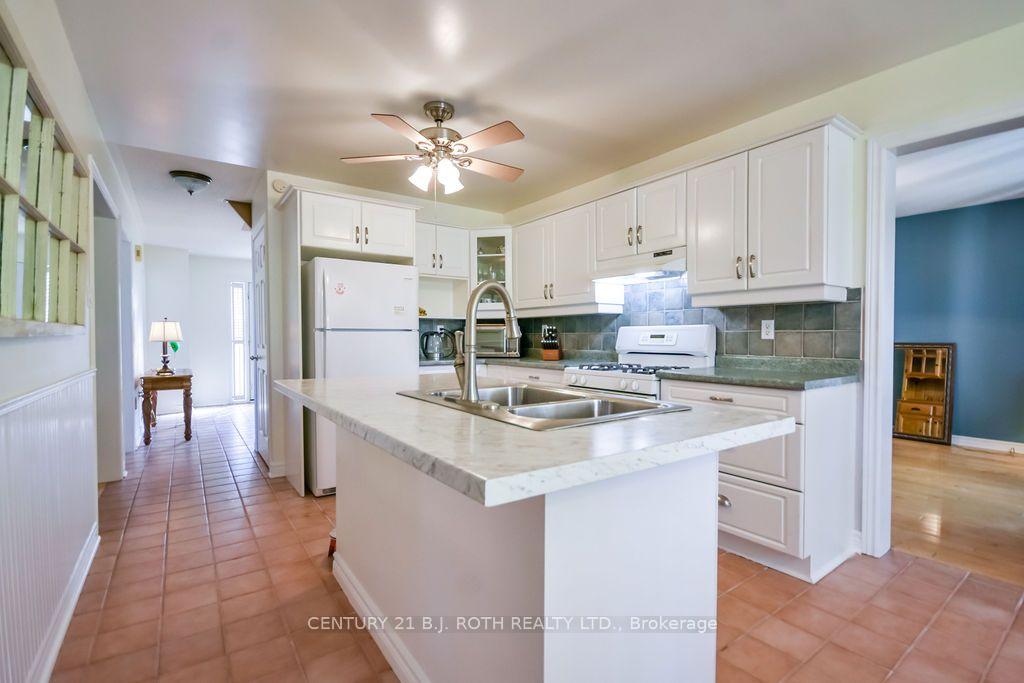 Photo 12 of 24 Grand Forest Drive, Barrie, Bayshore — HOMEH