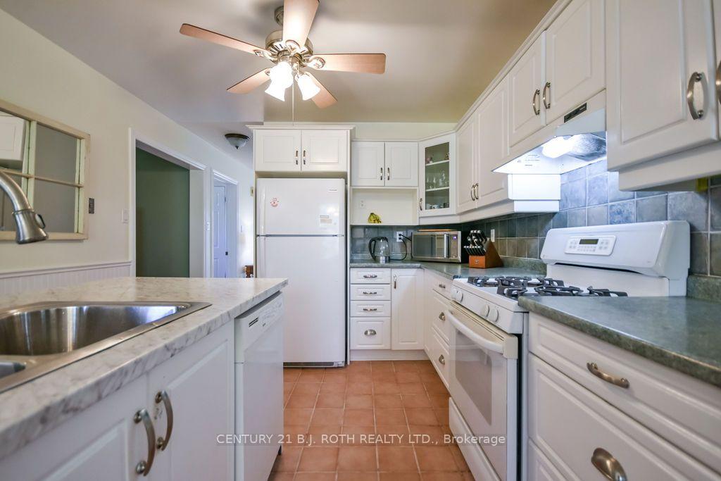 Photo 13 of 24 Grand Forest Drive, Barrie, Bayshore — HOMEH