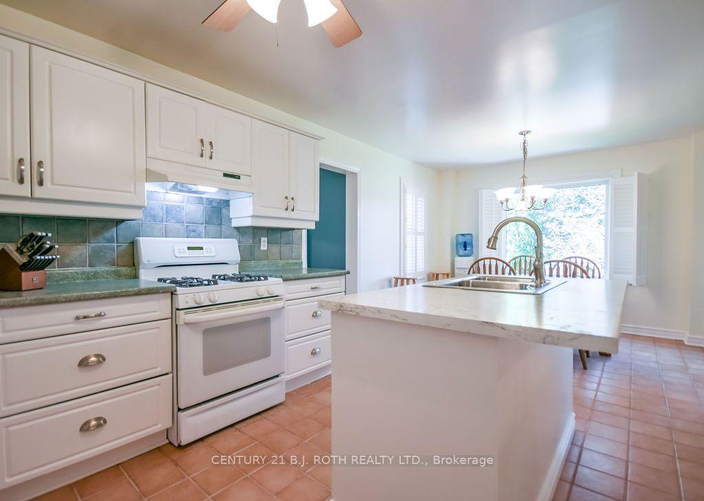 Photo 14 of 24 Grand Forest Drive, Barrie, Bayshore — HOMEH