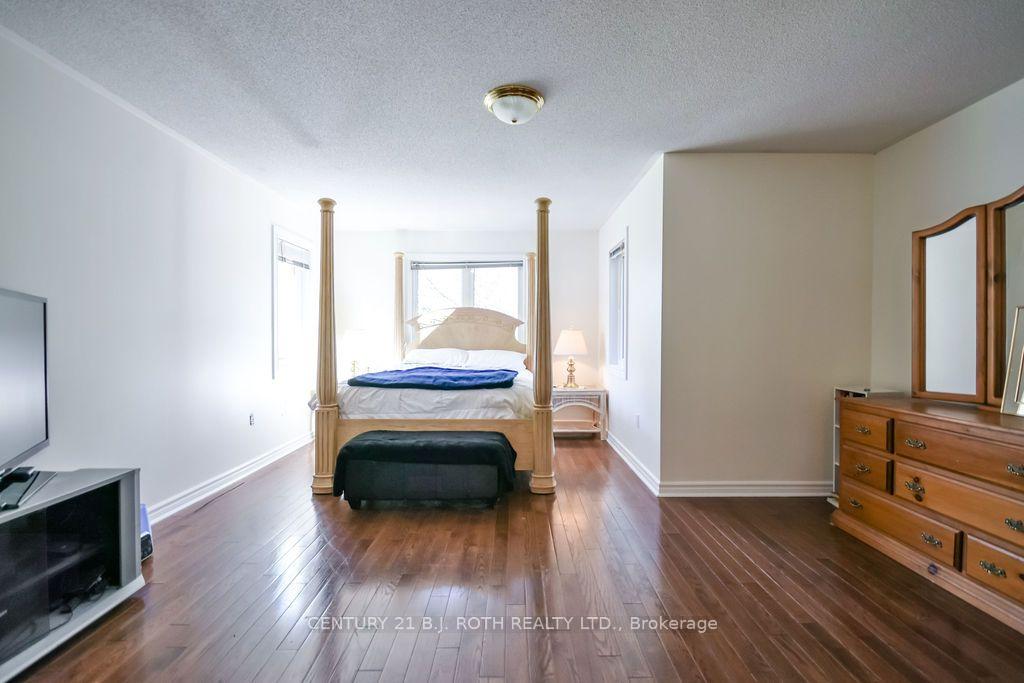 Photo 20 of 24 Grand Forest Drive, Barrie, Bayshore — HOMEH