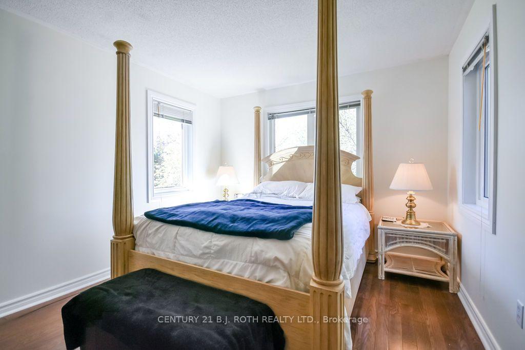 Photo 21 of 24 Grand Forest Drive, Barrie, Bayshore — HOMEH