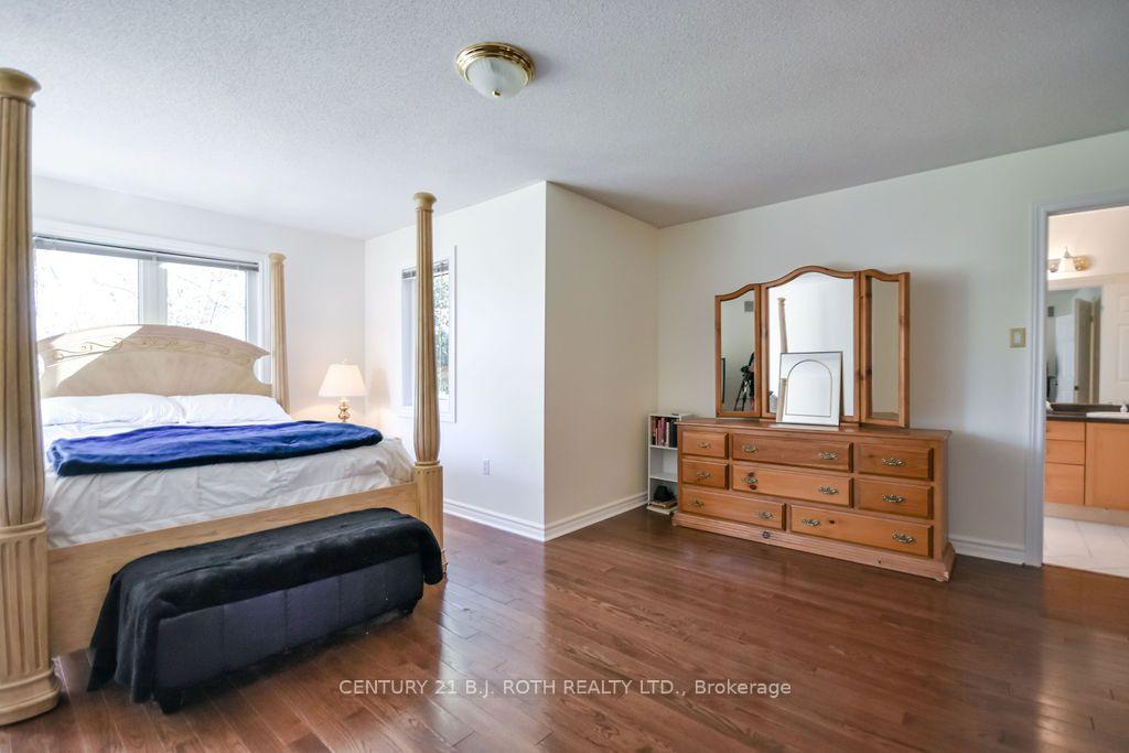 Photo 22 of 24 Grand Forest Drive, Barrie, Bayshore — HOMEH