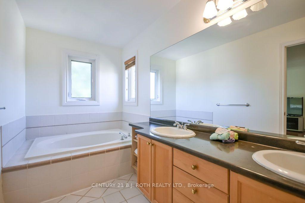 Photo 23 of 24 Grand Forest Drive, Barrie, Bayshore — HOMEH
