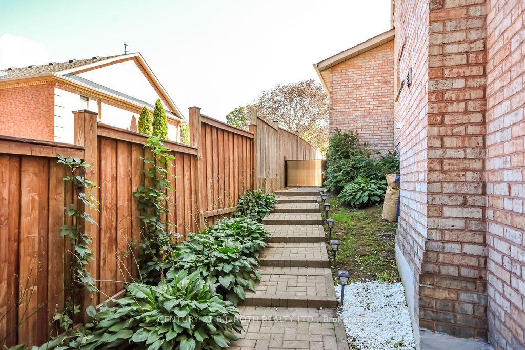 Photo 38 of 24 Grand Forest Drive, Barrie, Bayshore — HOMEH