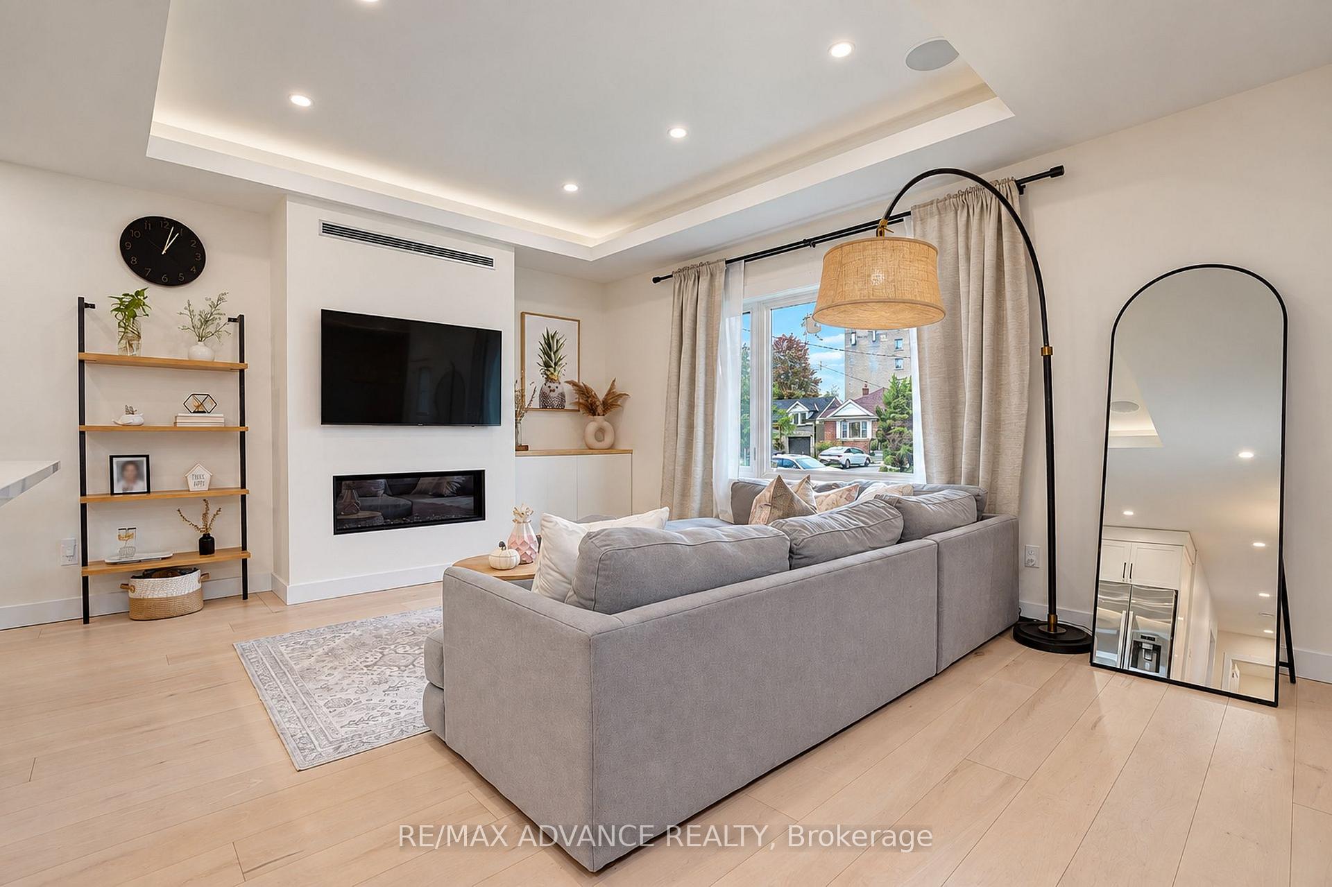 Photo 4 of 39 Janet Boulevard, Scarborough, Wexford-Maryvale — HOMEH