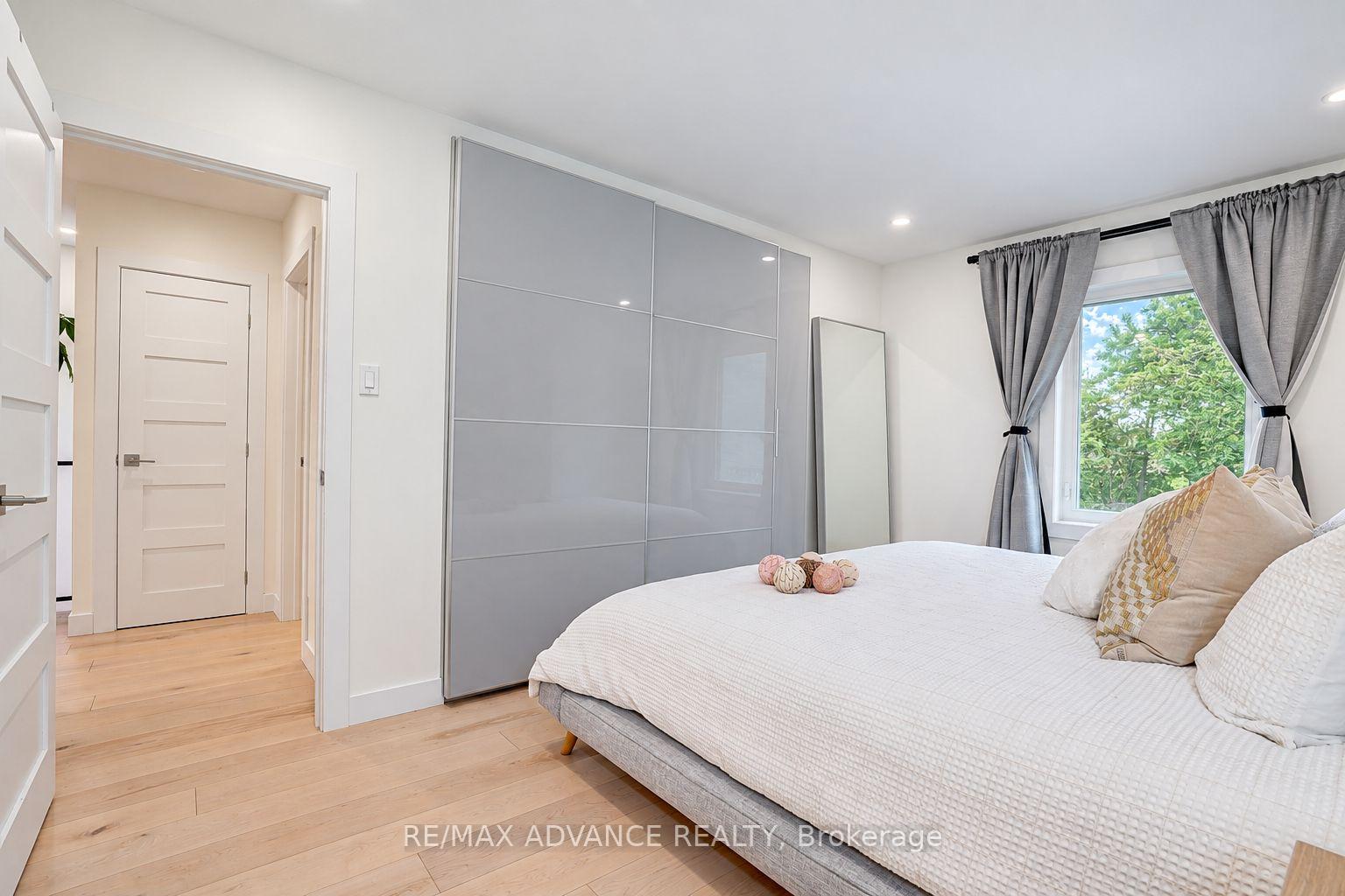 Photo 26 of 39 Janet Boulevard, Scarborough, Wexford-Maryvale — HOMEH