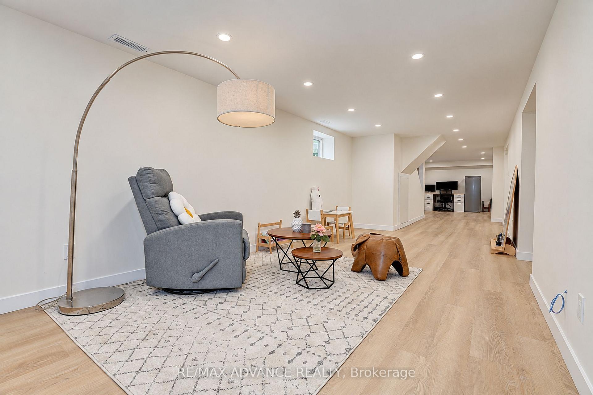 Photo 38 of 39 Janet Boulevard, Scarborough, Wexford-Maryvale — HOMEH