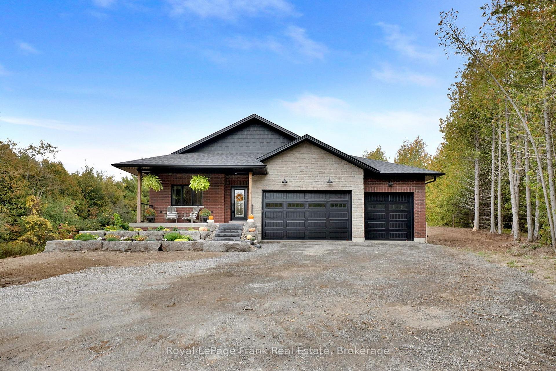 Photo 2 of 663 Ford Crescent, Cavan Monaghan, Cavan Twp — HOMEH