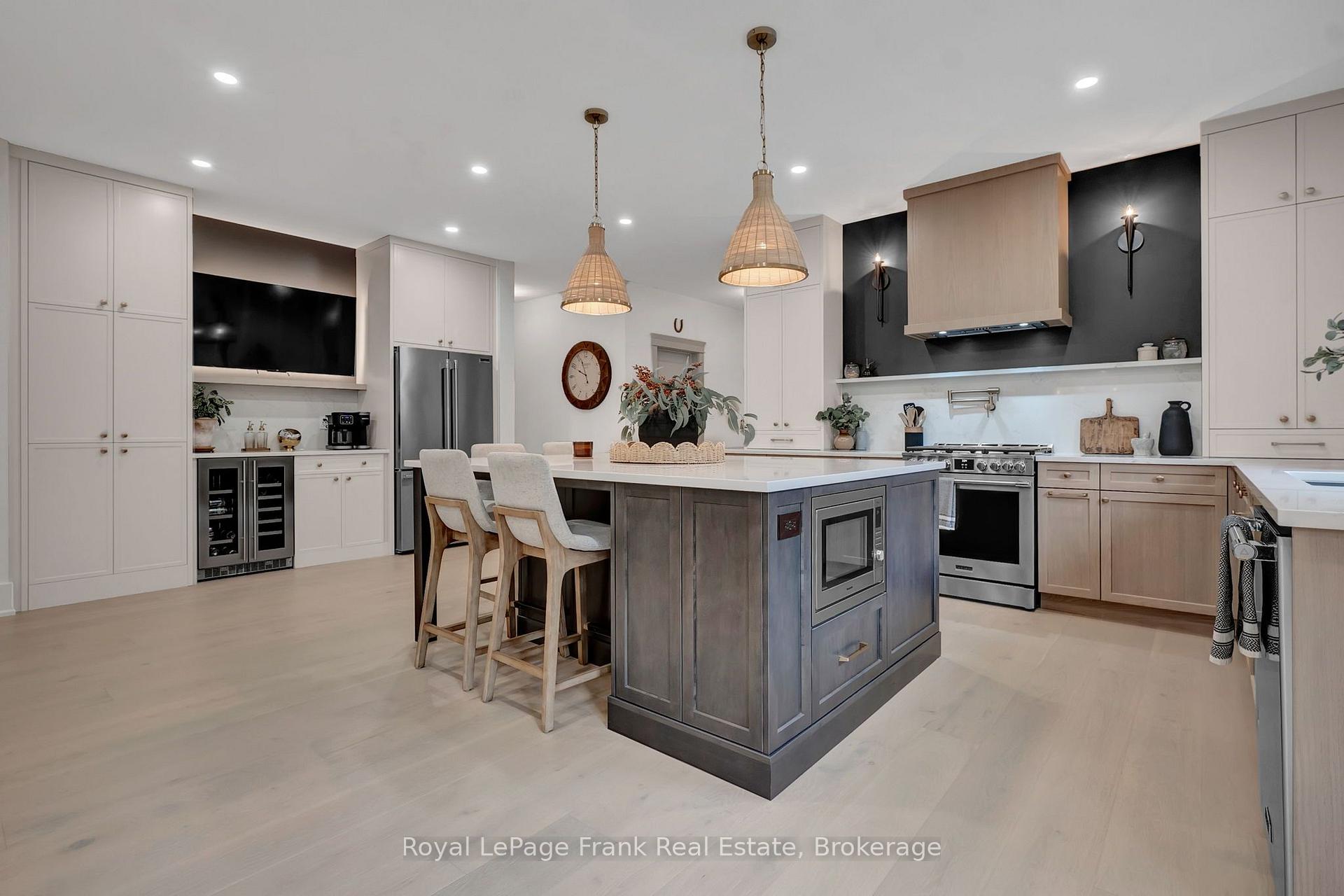 Photo 6 of 663 Ford Crescent, Cavan Monaghan, Cavan Twp — HOMEH