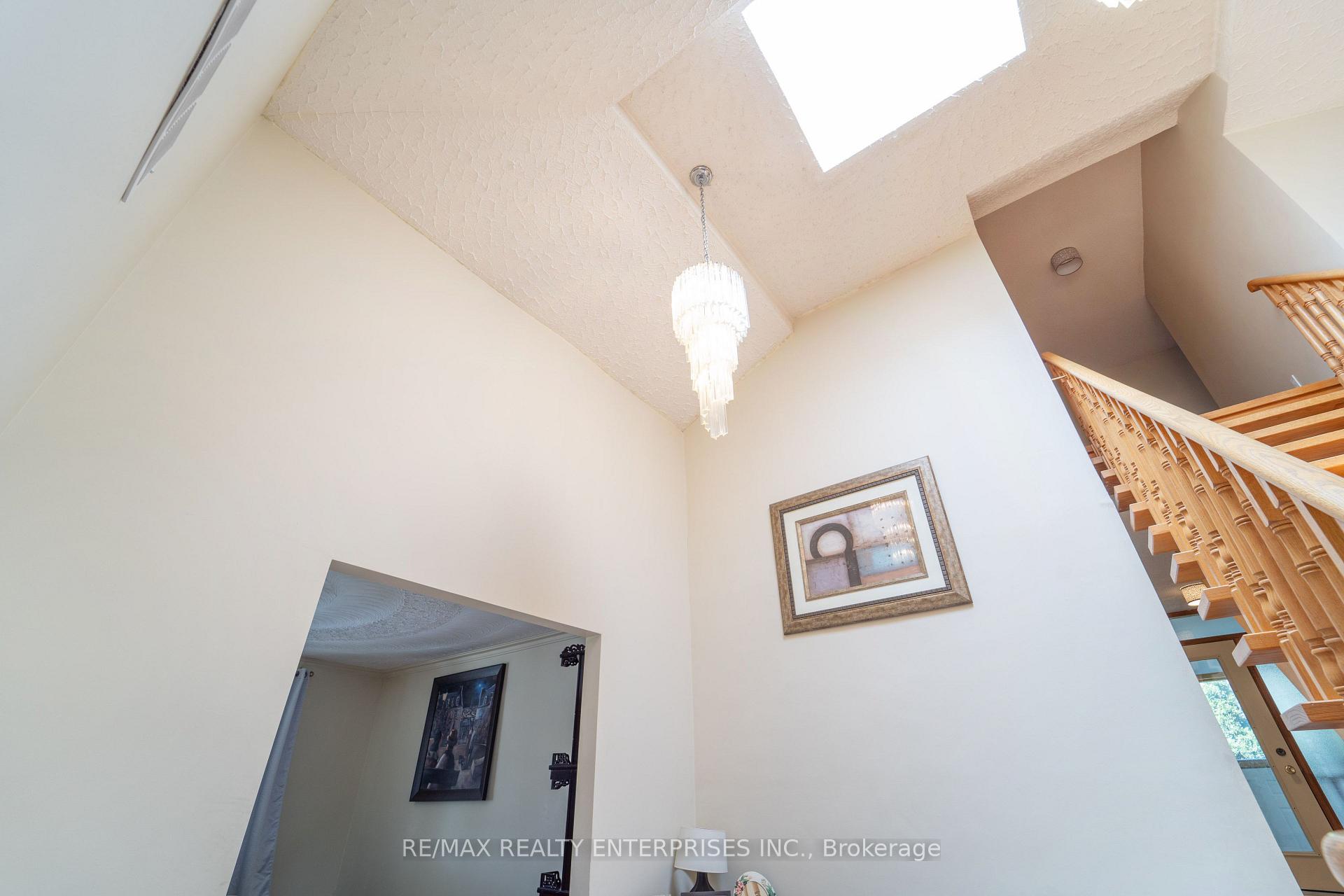 Photo 14 of 1351 Haig Boulevard, Mississauga, Lakeview — HOMEH