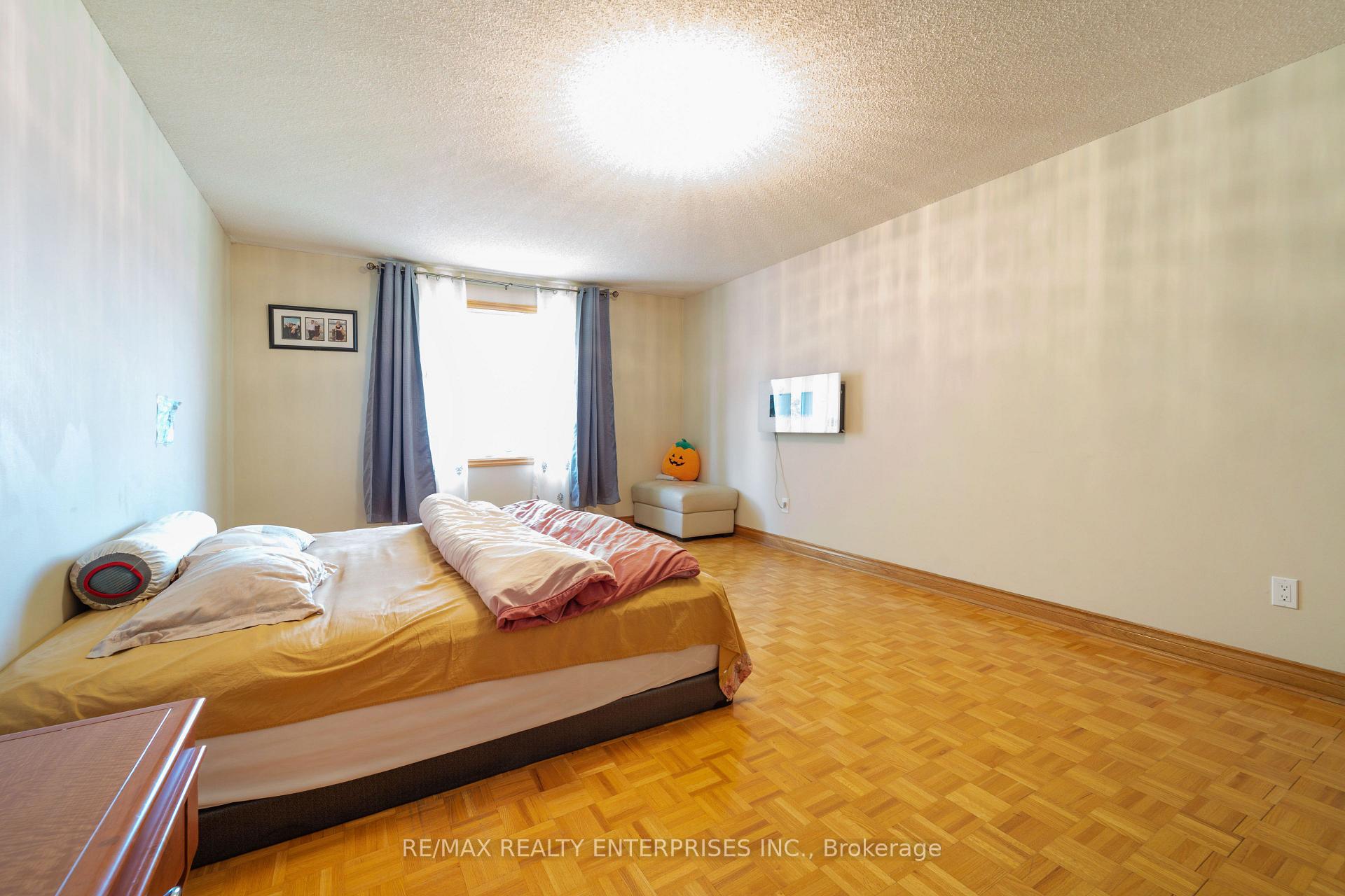Photo 22 of 1351 Haig Boulevard, Mississauga, Lakeview — HOMEH