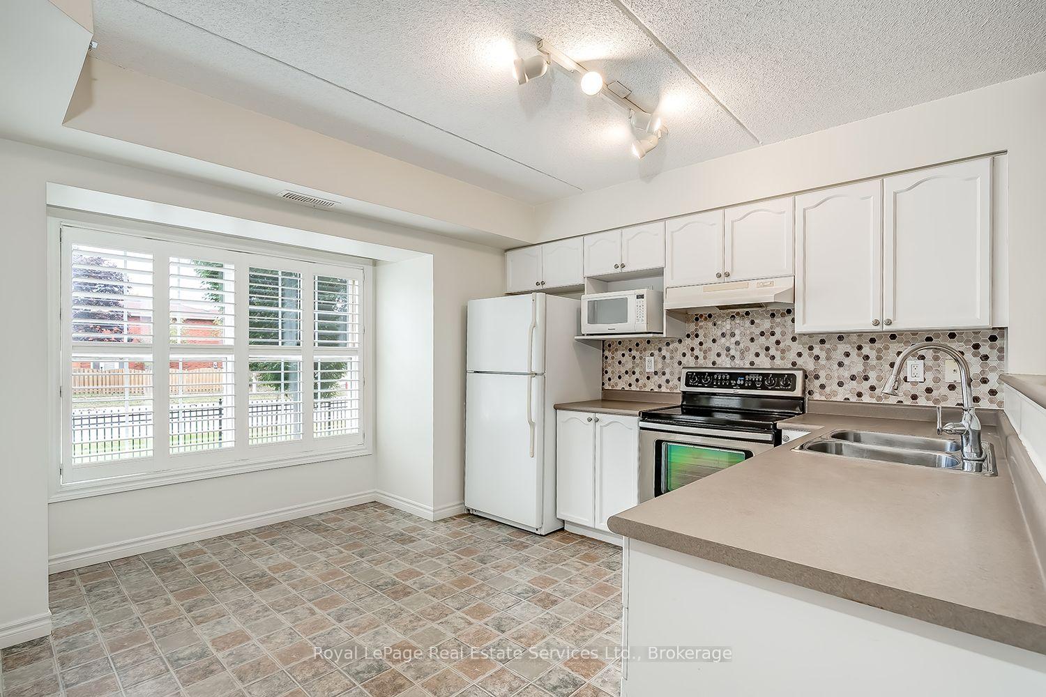 Photo 2 of Unit 111, 1460 Bishops Gate, Oakville, Glen Abbey — HOMEH