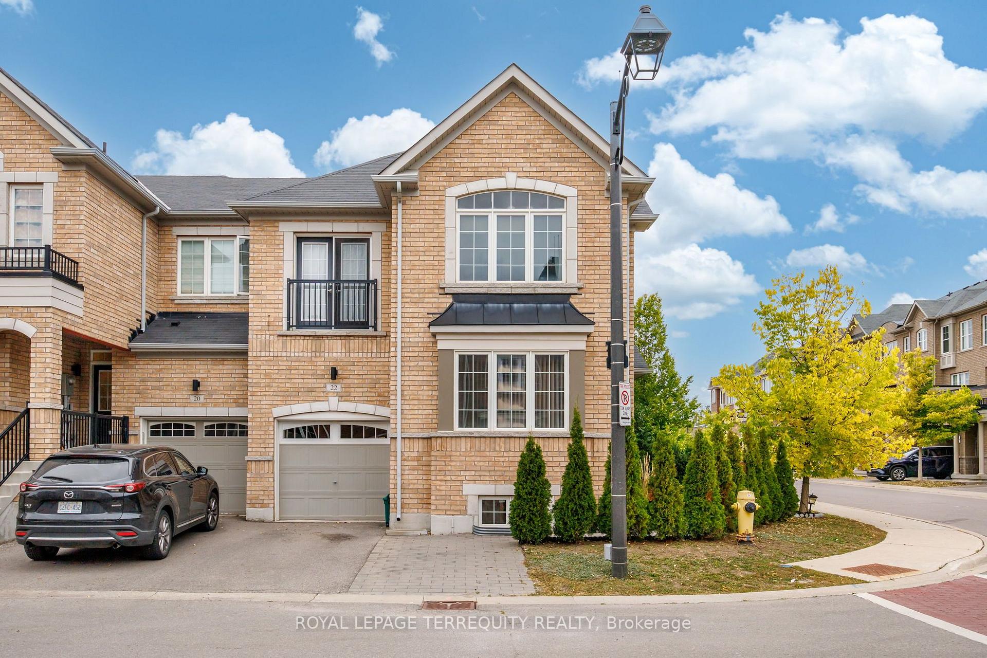 Photo 3 of 22 Harcourt Street, Vaughan, Patterson — HOMEH