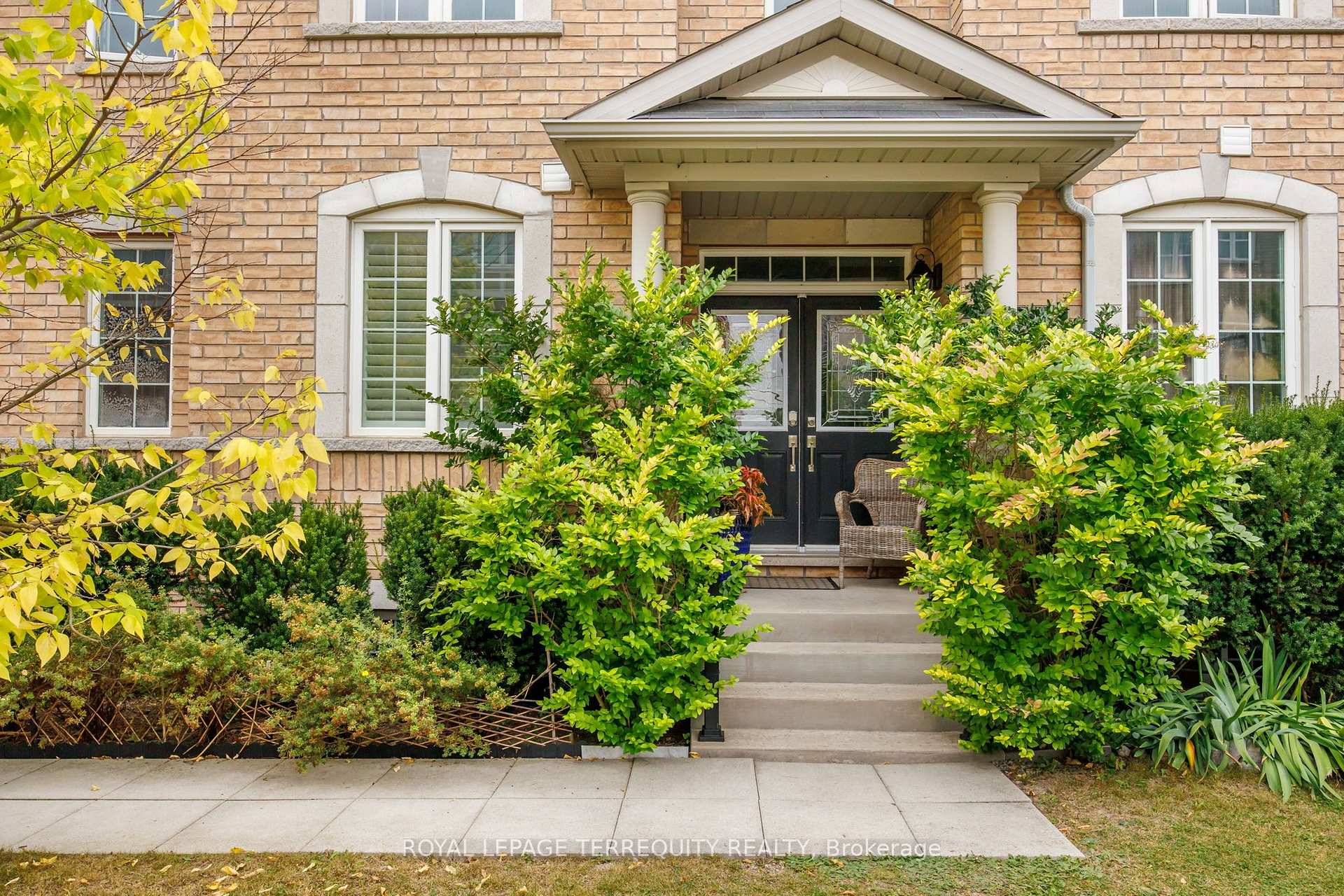 Photo 4 of 22 Harcourt Street, Vaughan, Patterson — HOMEH