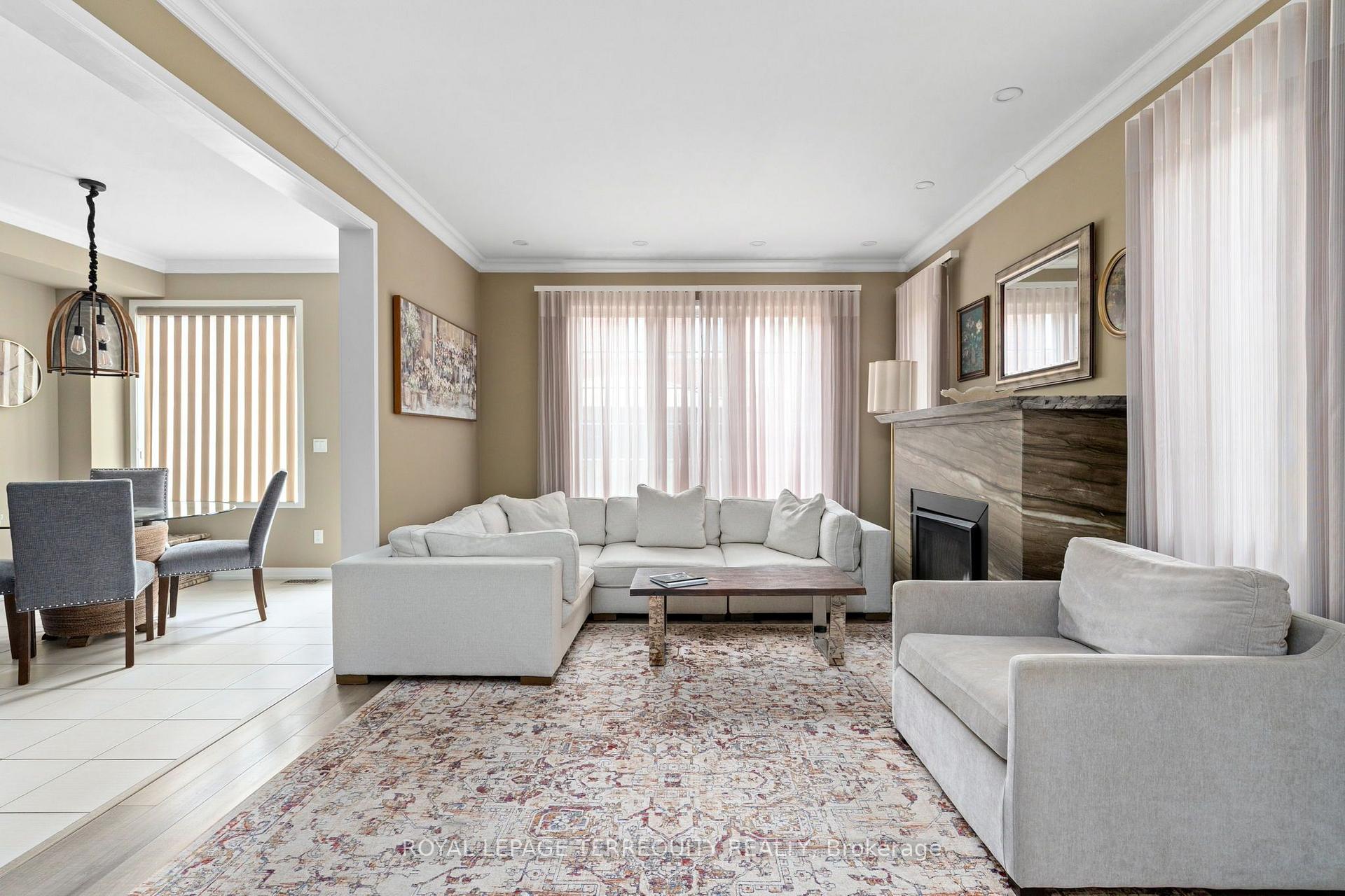 Photo 5 of 22 Harcourt Street, Vaughan, Patterson — HOMEH