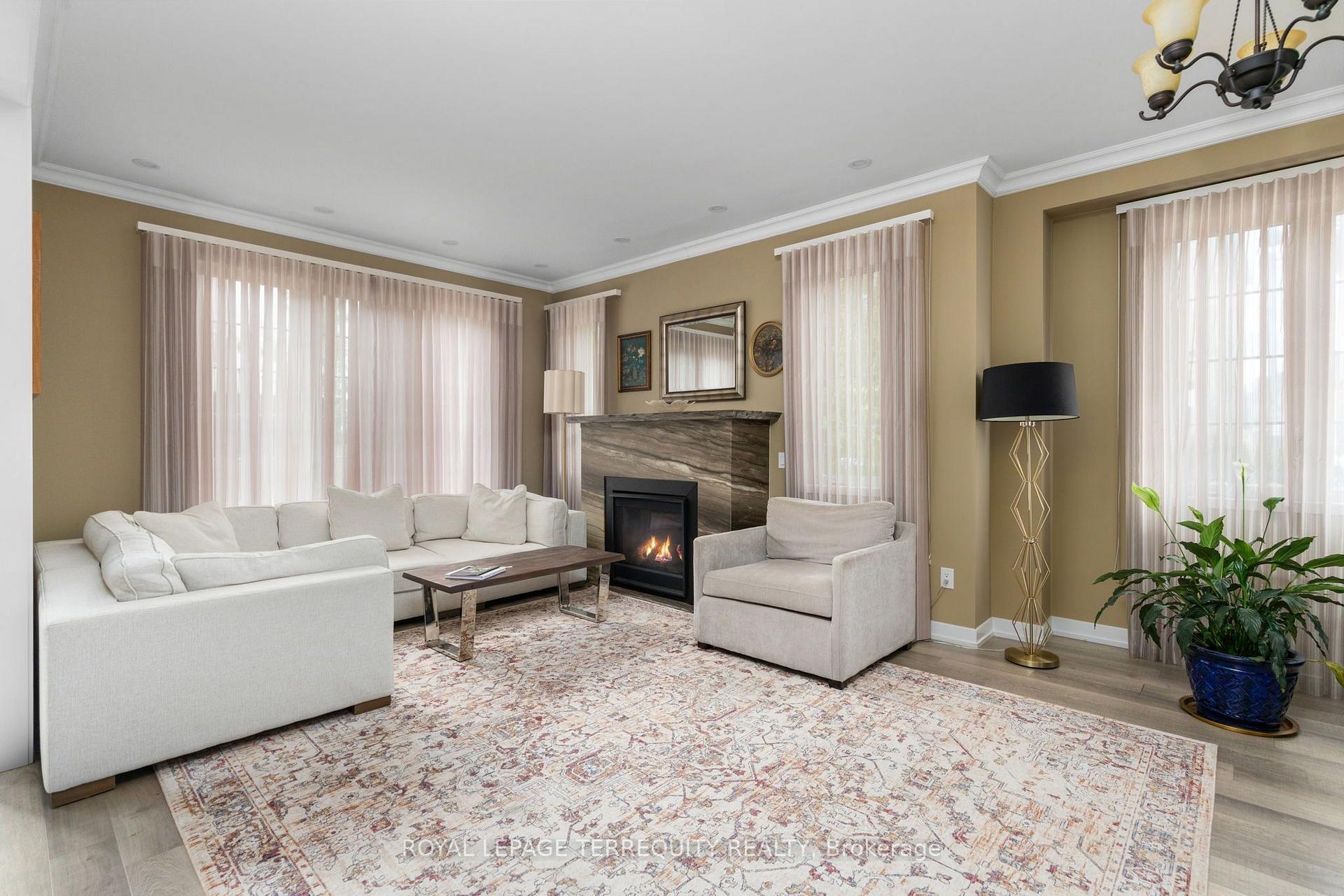 Photo 7 of 22 Harcourt Street, Vaughan, Patterson — HOMEH