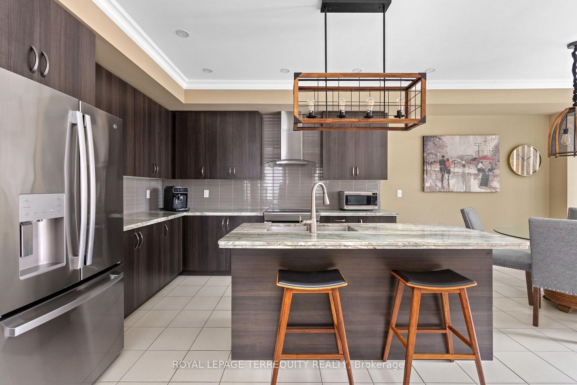 Photo 9 of 22 Harcourt Street, Vaughan, Patterson — HOMEH