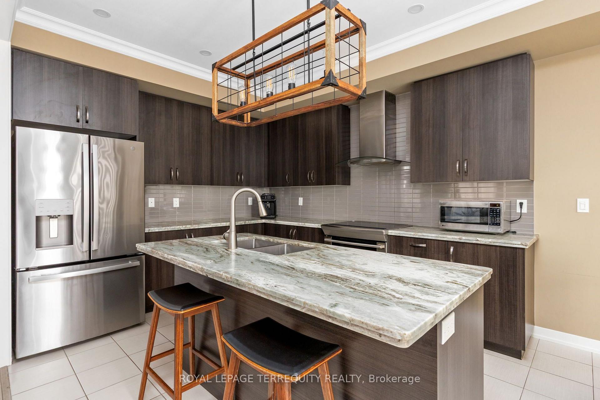 Photo 10 of 22 Harcourt Street, Vaughan, Patterson — HOMEH