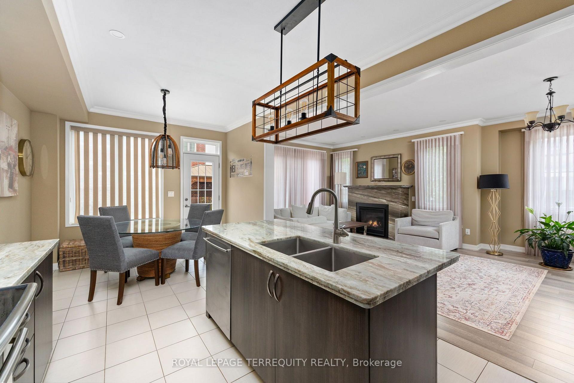 Photo 12 of 22 Harcourt Street, Vaughan, Patterson — HOMEH