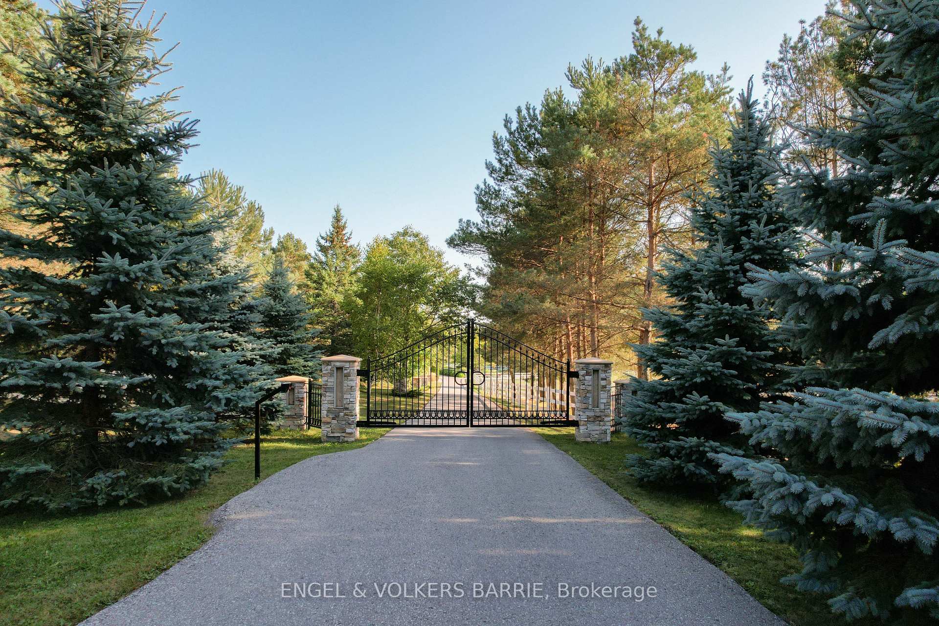 Photo 2 of 419 Goodwood Road, Uxbridge, Rural Uxbridge — HOMEH