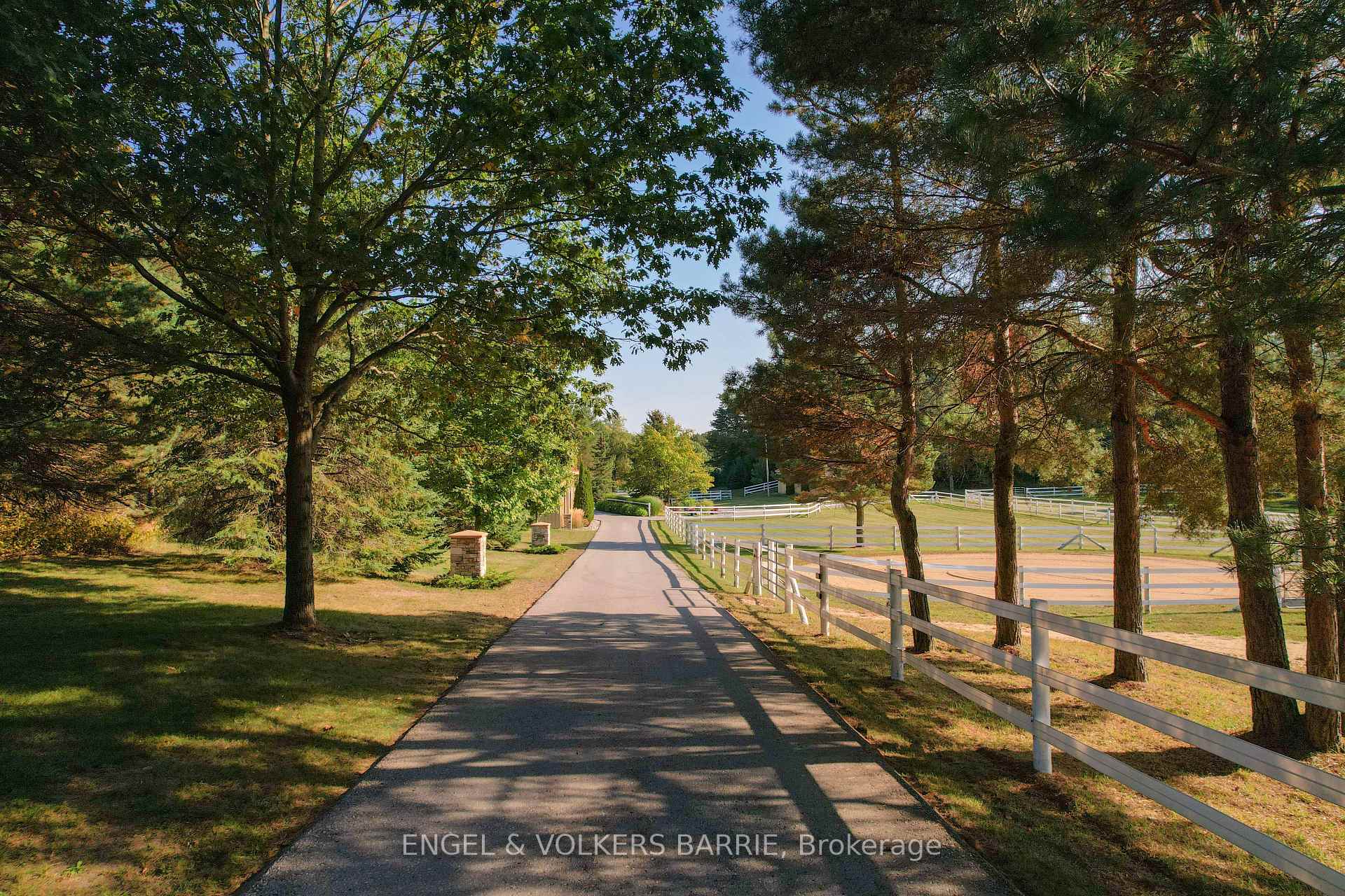 Photo 3 of 419 Goodwood Road, Uxbridge, Rural Uxbridge — HOMEH