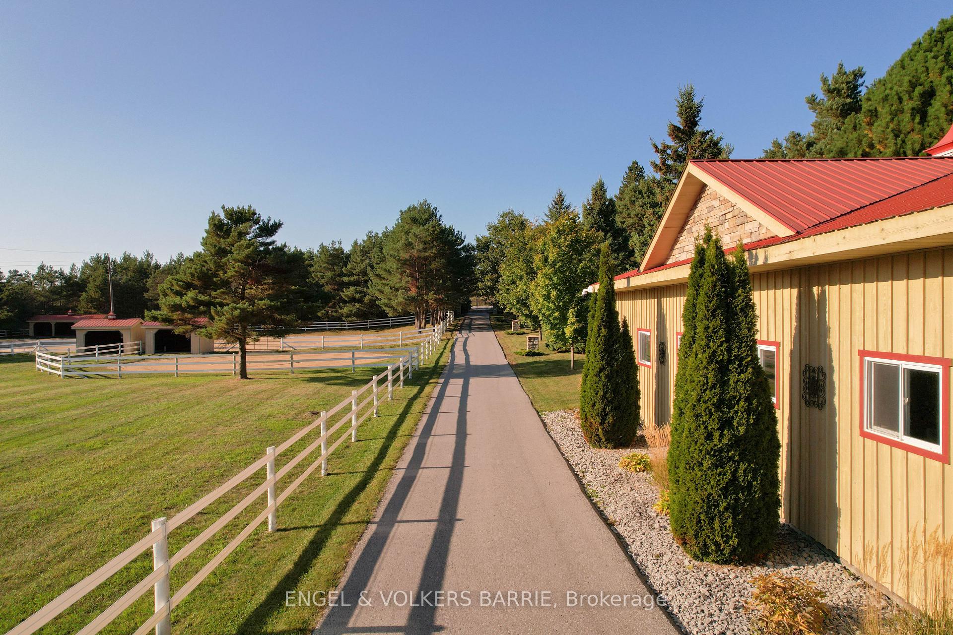 Photo 4 of 419 Goodwood Road, Uxbridge, Rural Uxbridge — HOMEH