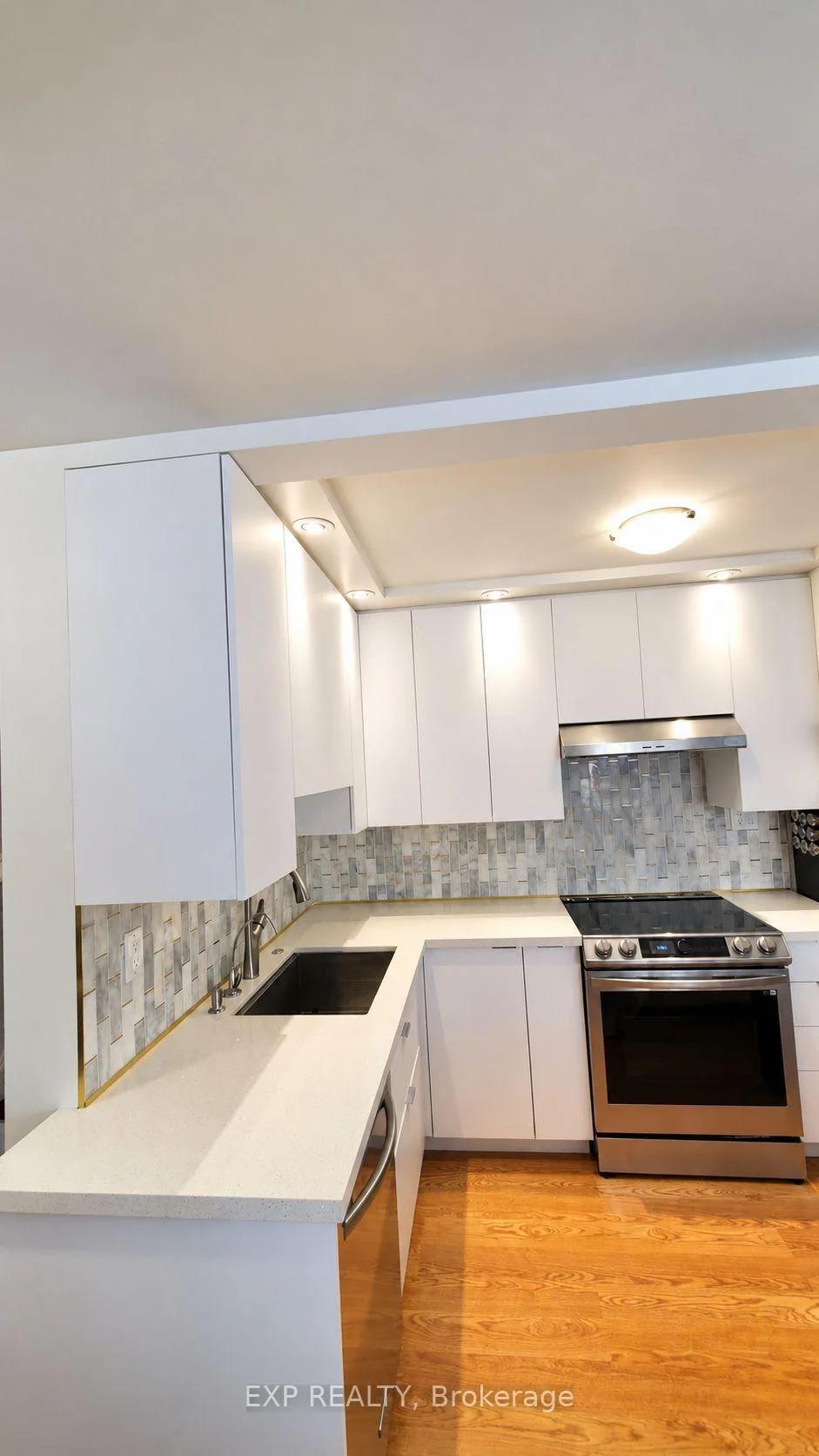 Photo 6 of Unit 5, 736 Kingston Road, Toronto, East End-Danforth — HOMEH
