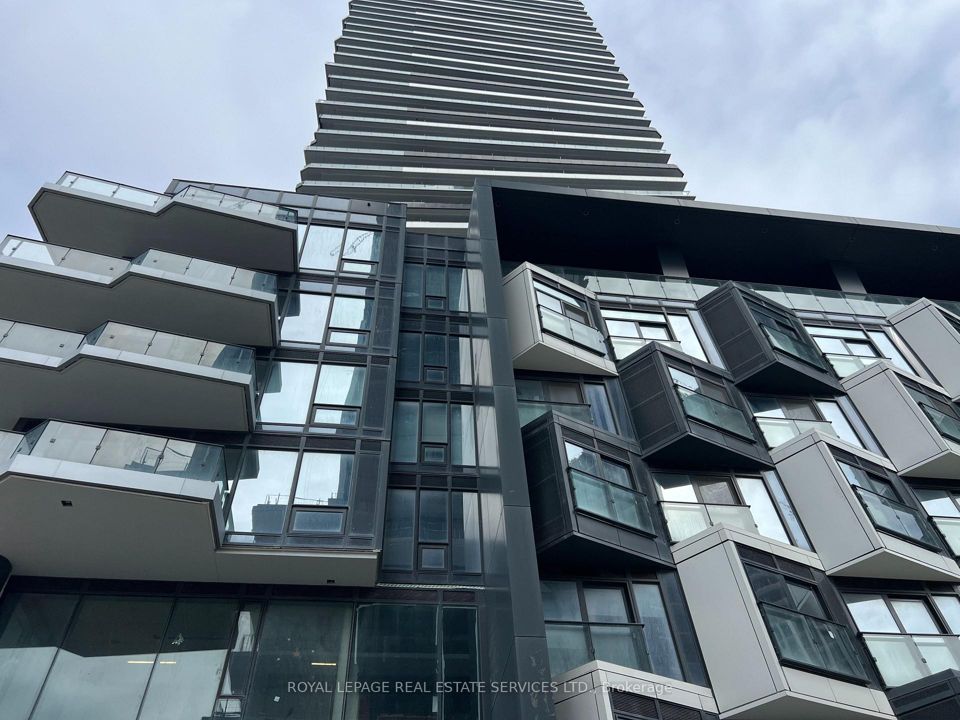 Photo of Unit 3702, 448 Burnhamthorpe Road