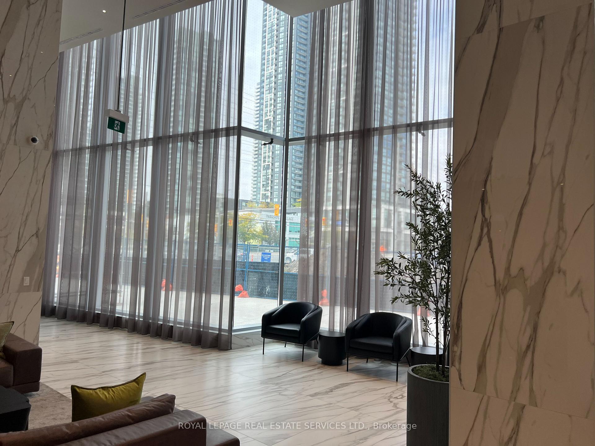 Photo 3 of Unit 3702, 448 Burnhamthorpe Road, Mississauga, City Centre — HOMEH