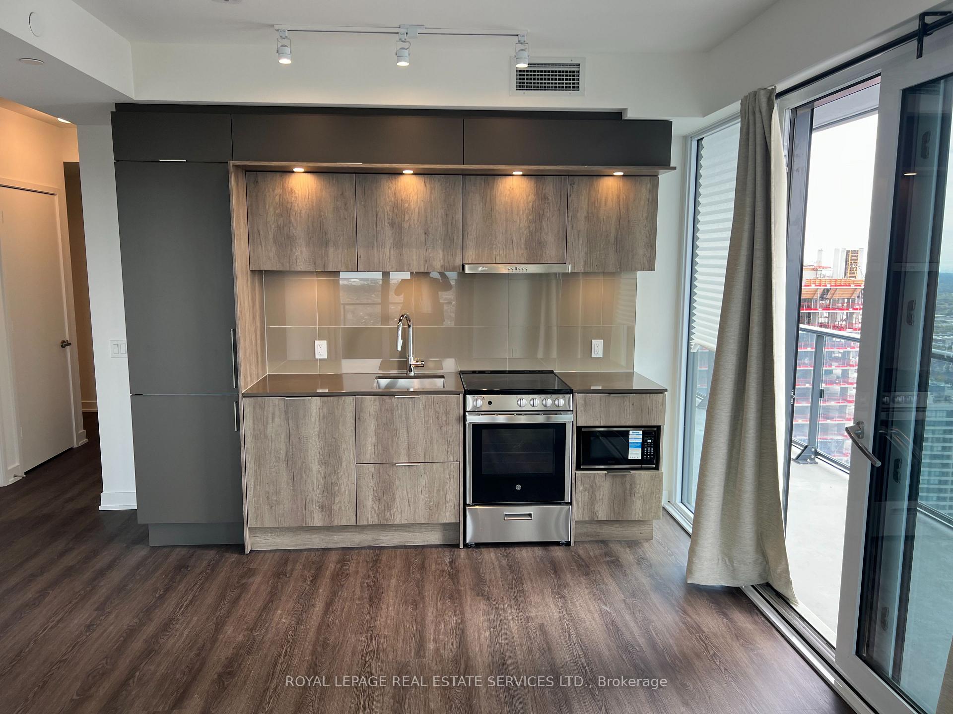 Photo 10 of Unit 3702, 448 Burnhamthorpe Road, Mississauga, City Centre — HOMEH