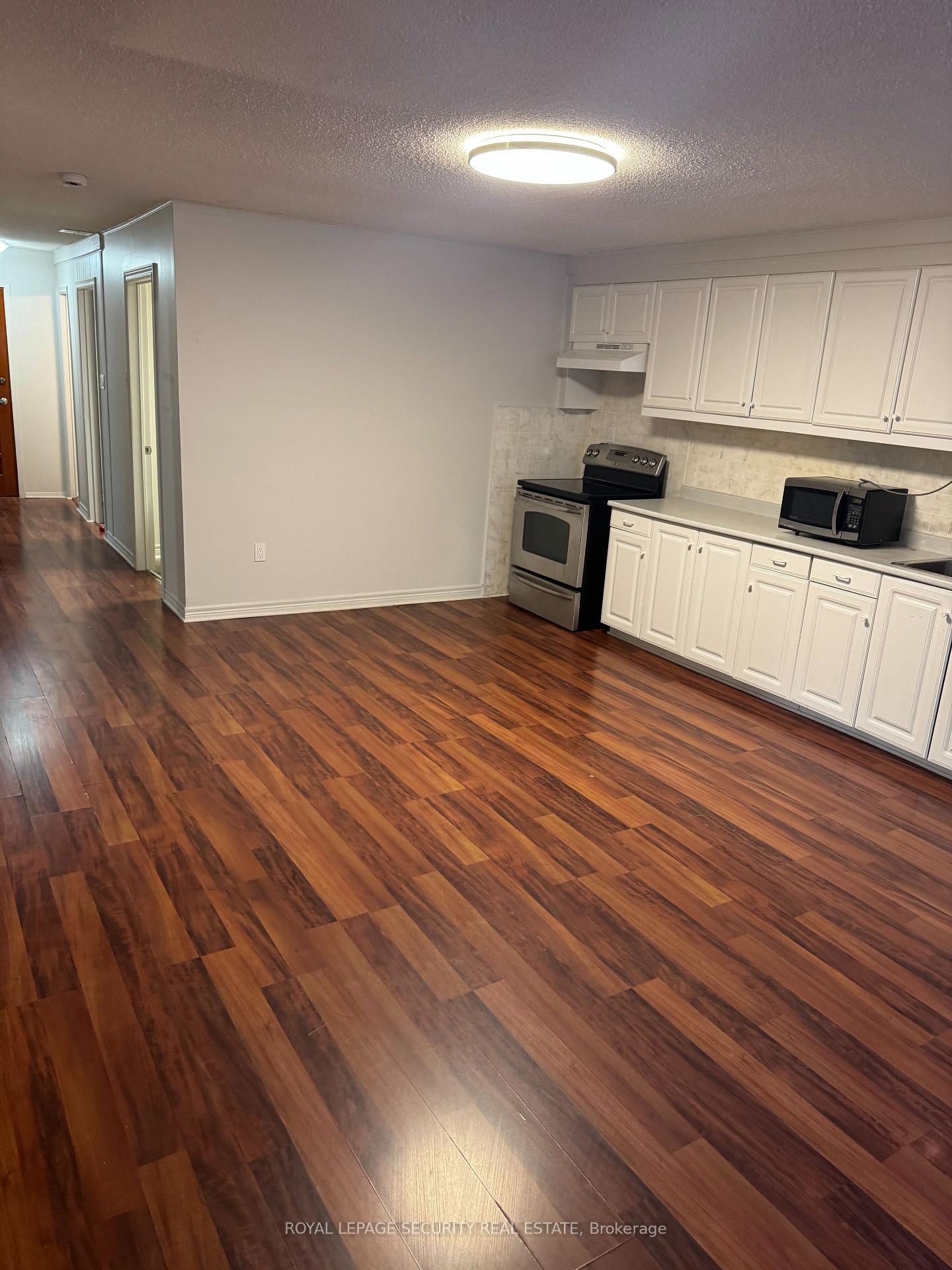 Photo 5 of Unit Lower B, 10432 Islington Avenue, Vaughan, Kleinburg — HOMEH