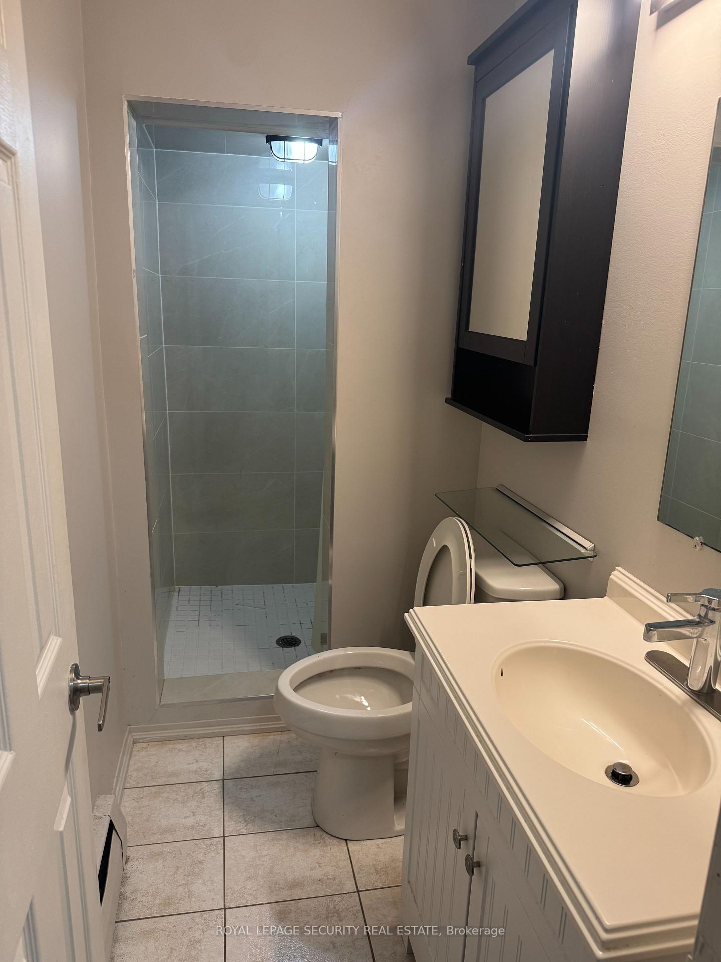Photo 9 of Unit Lower B, 10432 Islington Avenue, Vaughan, Kleinburg — HOMEH