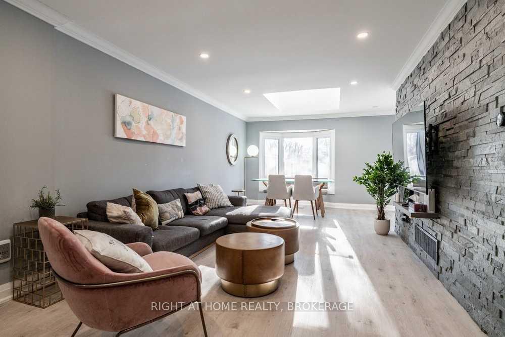 Photo 3 of 1207 Potters Wheel Crescent, Oakville, Glen Abbey — HOMEH