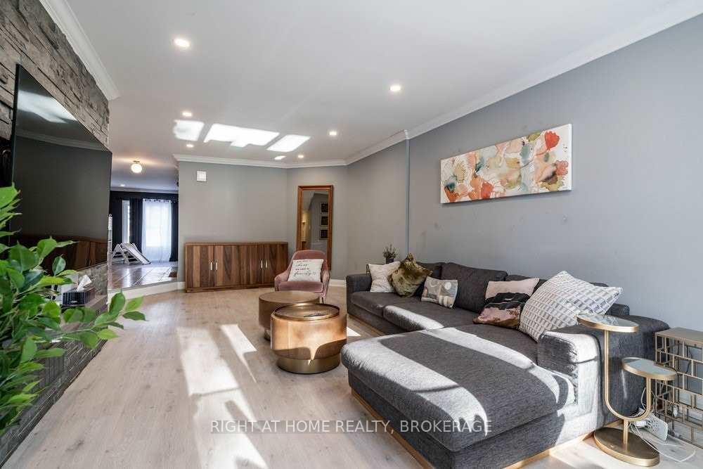 Photo 4 of 1207 Potters Wheel Crescent, Oakville, Glen Abbey — HOMEH