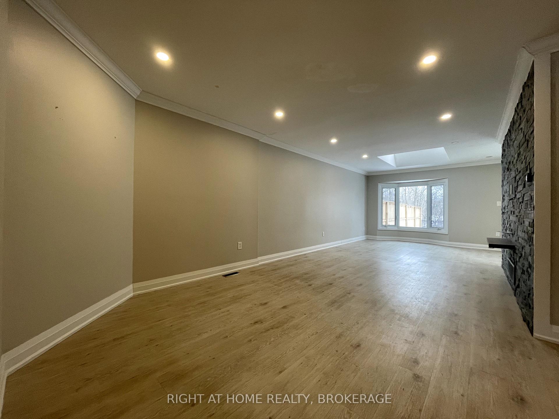Photo 5 of 1207 Potters Wheel Crescent, Oakville, Glen Abbey — HOMEH