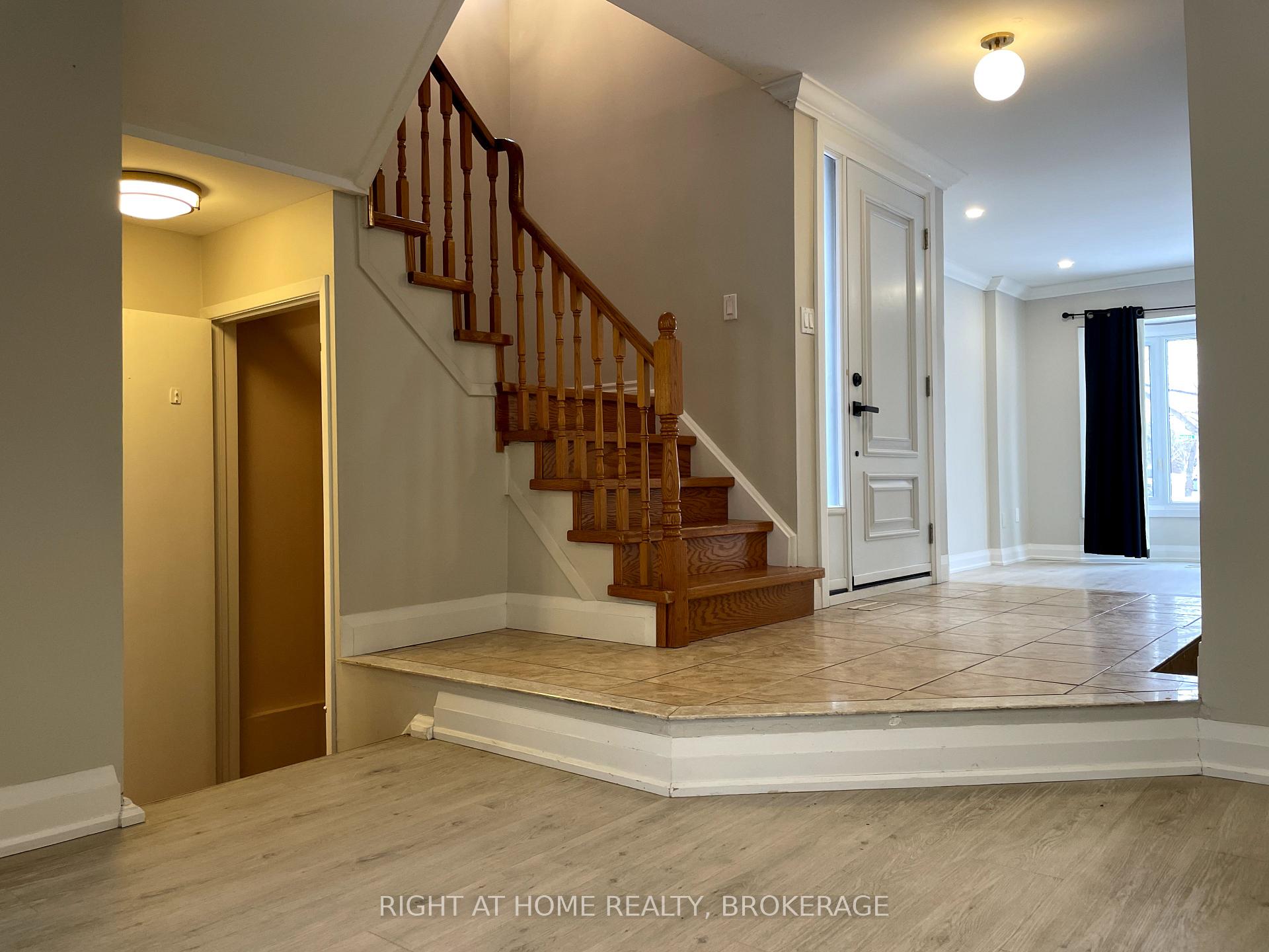 Photo 9 of 1207 Potters Wheel Crescent, Oakville, Glen Abbey — HOMEH