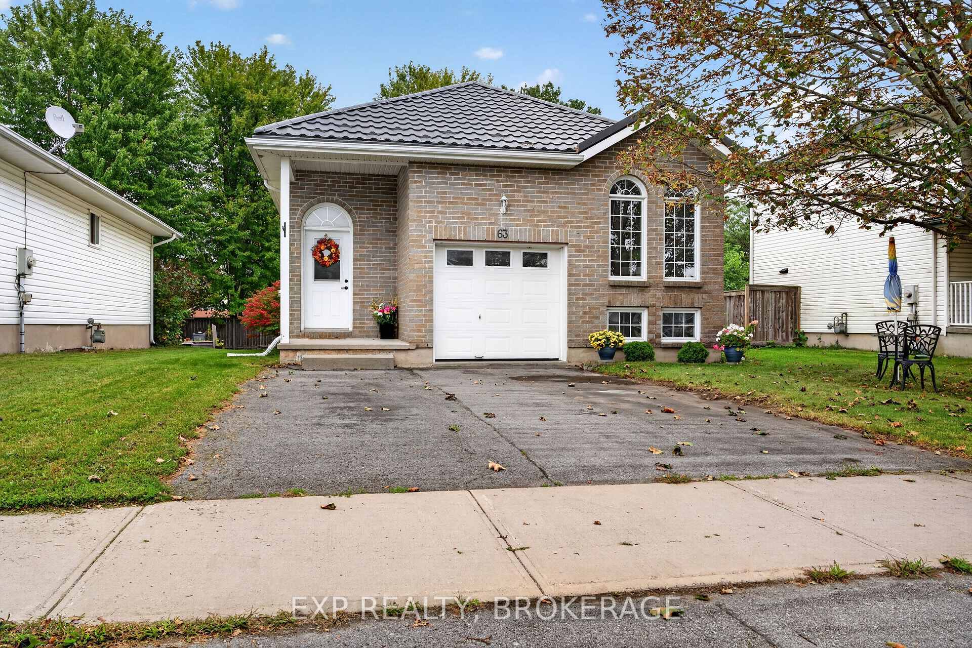 Photo 3 of 63 Speers Boulevard, Loyalist, Amherstview — HOMEH