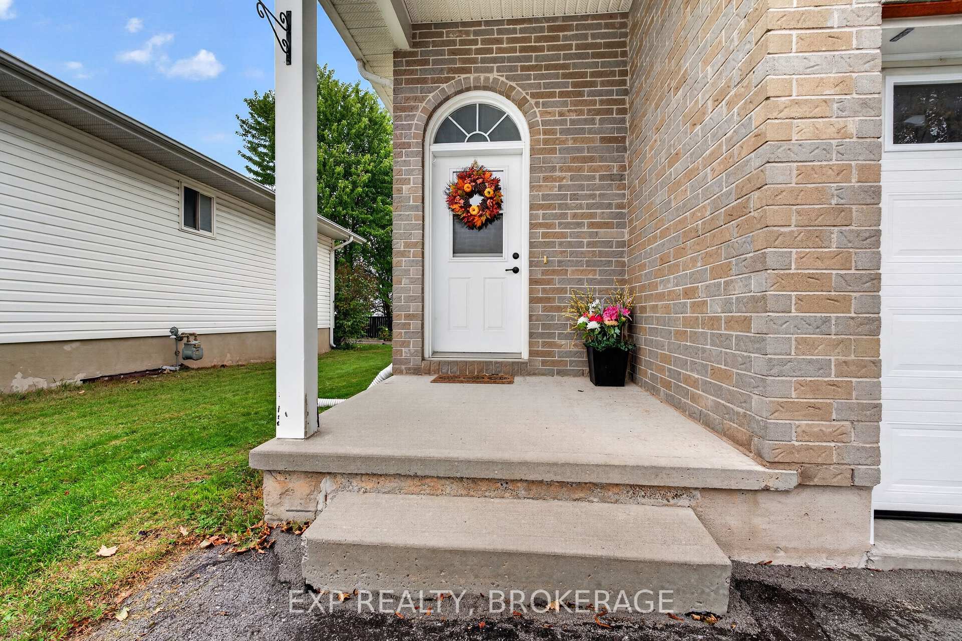 Photo 5 of 63 Speers Boulevard, Loyalist, Amherstview — HOMEH