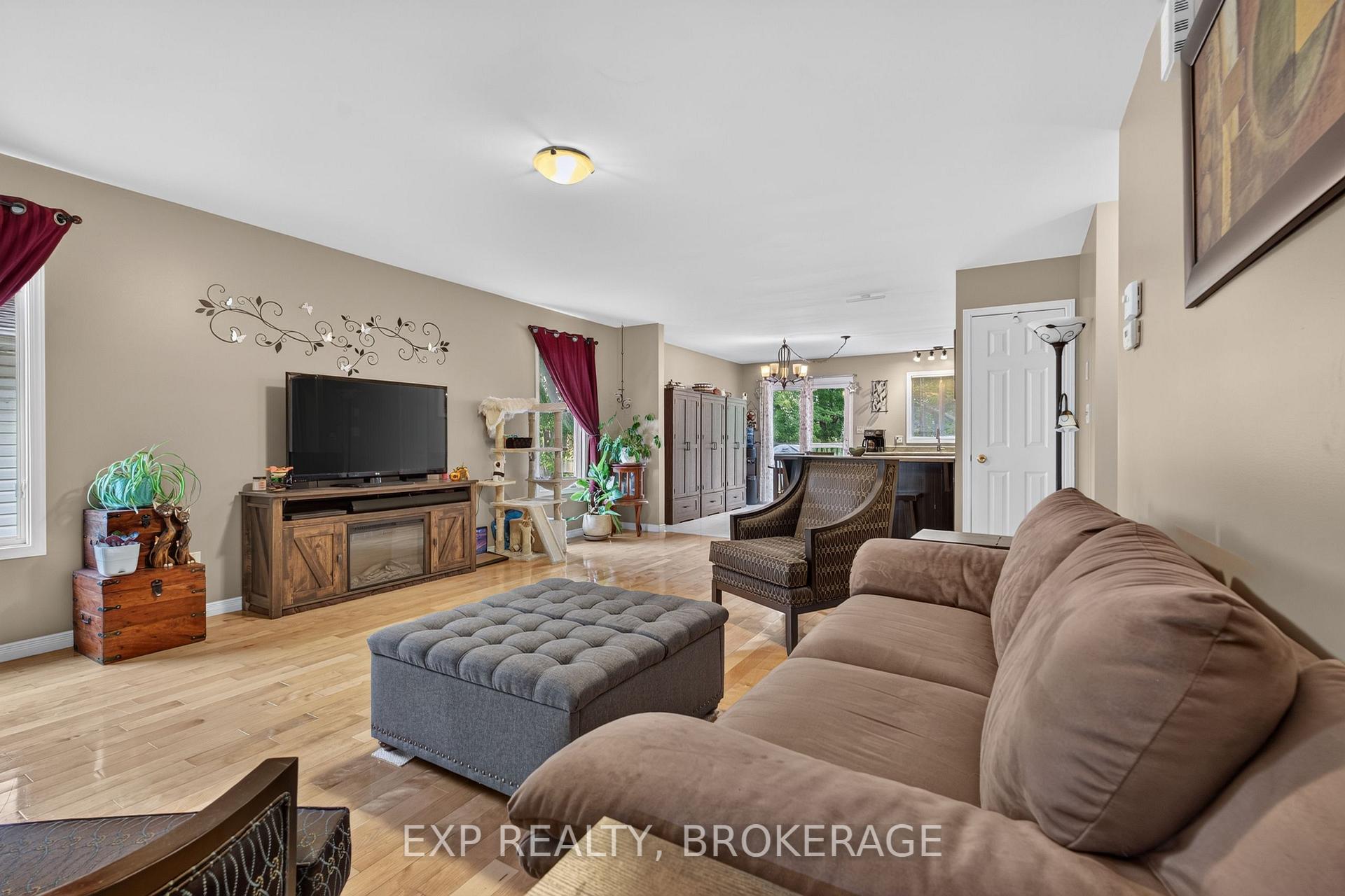 Photo 8 of 63 Speers Boulevard, Loyalist, Amherstview — HOMEH