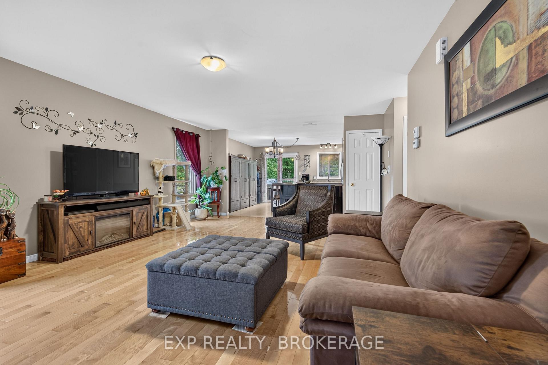 Photo 9 of 63 Speers Boulevard, Loyalist, Amherstview — HOMEH
